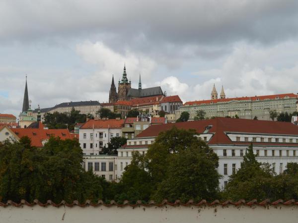 U Páva : photo 5 de la chambre chambre double de luxe avec vue sur le château de prague