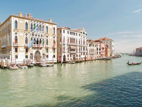 Hotel Galleria : photo 2 de la chambre grande chambre double ou lits jumeaux avec vue sur le canal