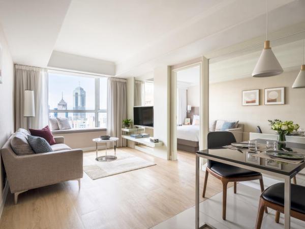 Two MacDonnell Road : photo 1 de la chambre suite jardin