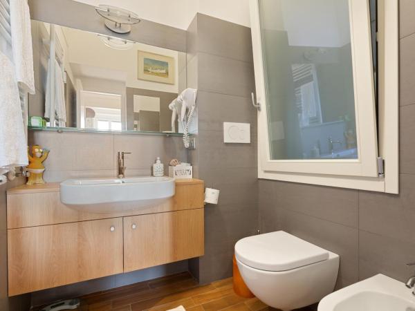 Bed & Breakfast San Calocero - private bathroom - Wi-Fi : photo 5 de la chambre chambre deluxe