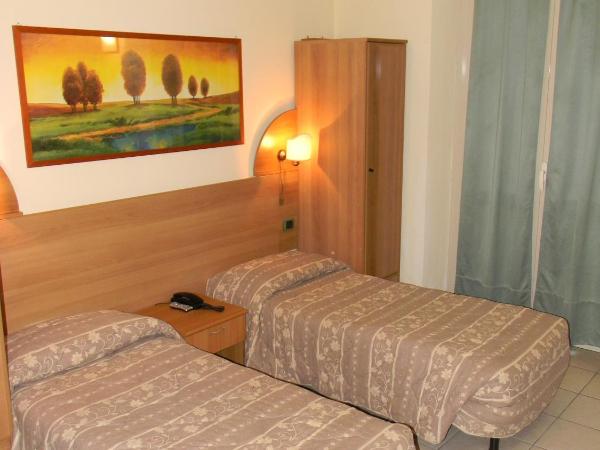 Hotel Eden : photo 2 de la chambre chambre lits jumeaux