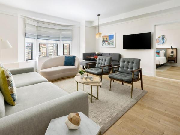 The James New York - NoMad : photo 1 de la chambre suite deluxe lit king-size - vue sur empire state