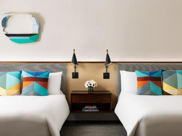 The James New York - NoMad : photo 5 de la chambre chambre deluxe avec 2 lits queen-size
