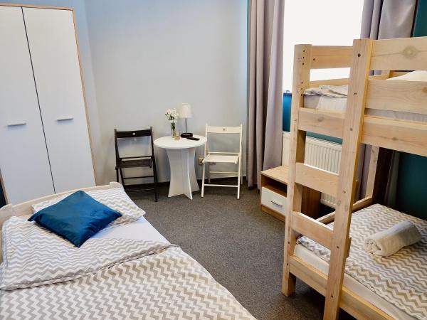Moon Hostel Gdańsk : photo 5 de la chambre chambre triple avec salle de bains commune