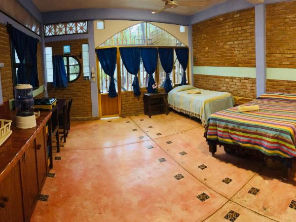 Ananda Guest House Yoga & Meditación : photo 8 de la chambre chambre double avec salle de bains privative