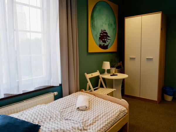 Moon Hostel Gdańsk : photo 5 de la chambre chambre simple avec salle de bains 