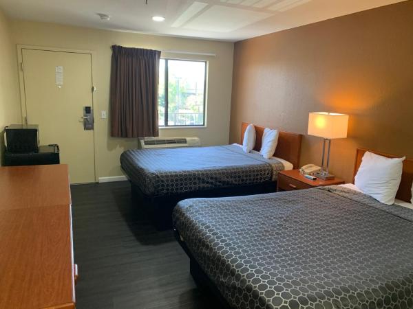 Rodeway Inn Sacramento-University Area : photo 5 de la chambre chambre standard avec 2 lits queen-size - non-fumeurs