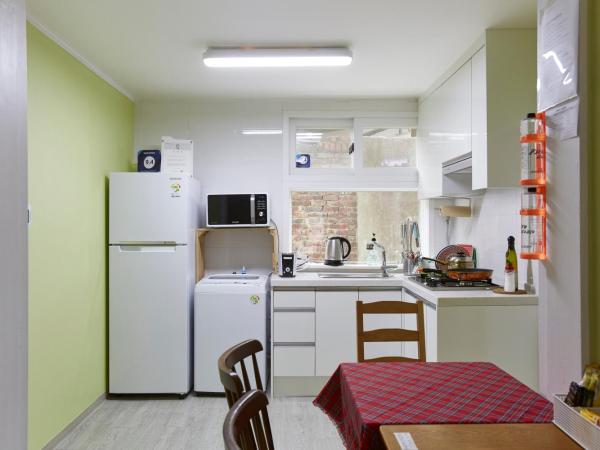 Hans House : photo 2 de la chambre chambre simple standard avec douche