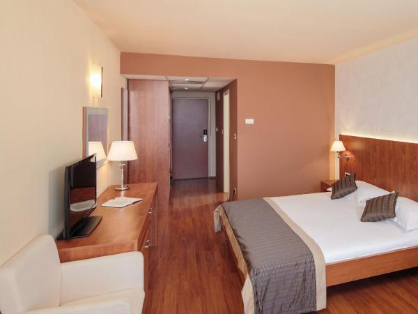 Hotel Umag Plava Laguna : photo 2 de la chambre chambre Économique avec petit lit double - côté parc