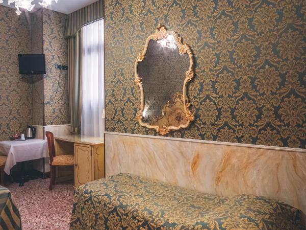 Hotel Al Malcanton : photo 5 de la chambre chambre triple classique