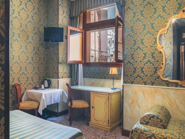 Hotel Al Malcanton : photo 4 de la chambre chambre triple classique