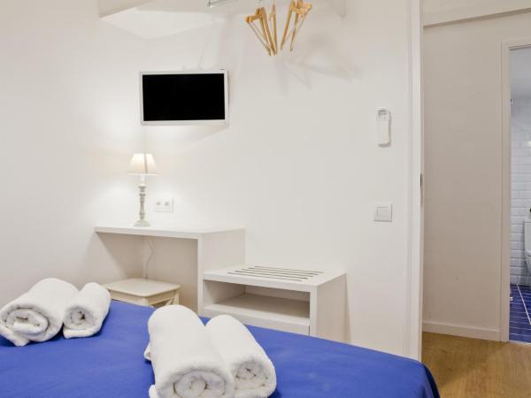 Blue Barcelona : photo 7 de la chambre chambre double avec salle de bains commune