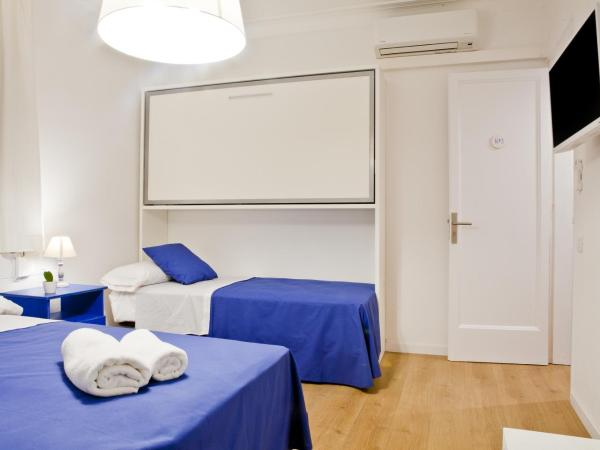 Blue Barcelona : photo 7 de la chambre chambre familiale avec salle de bains privative