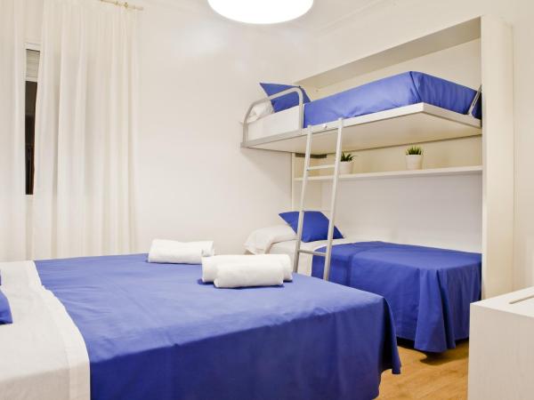 Blue Barcelona : photo 5 de la chambre chambre quadruple avec salle de bains commune