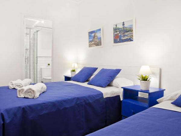 Blue Barcelona : photo 7 de la chambre chambre triple avec salle de bains privative