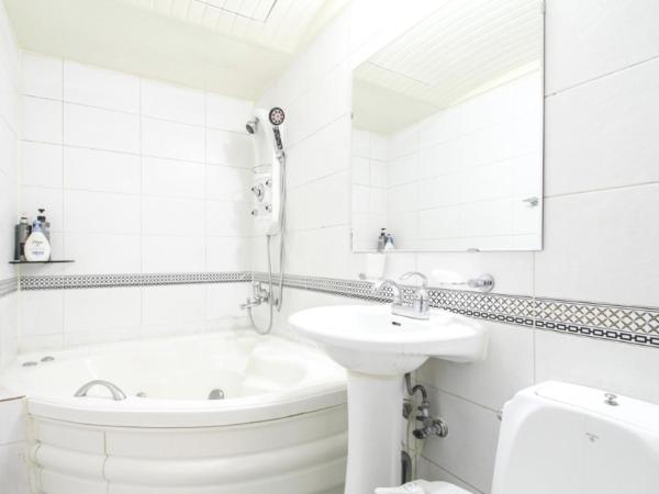 Couple Motel : photo 6 de la chambre chambre double deluxe avec baignoire