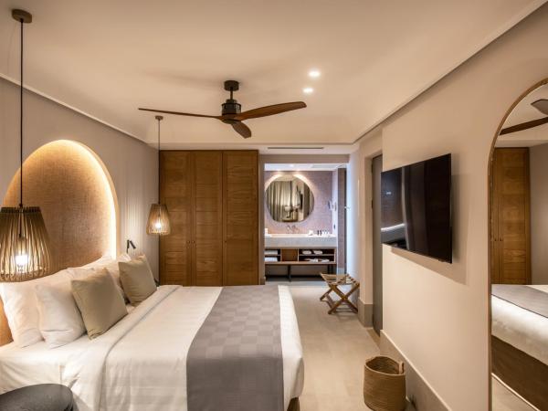 Paralos Venus Suites Adults Only : photo 1 de la chambre suite junior - vue sur mer