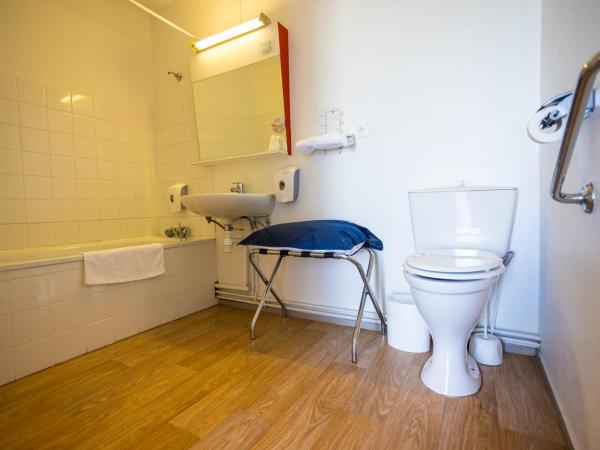 Première Classe Cherbourg - Tourlaville : photo 10 de la chambre chambre familiale standard