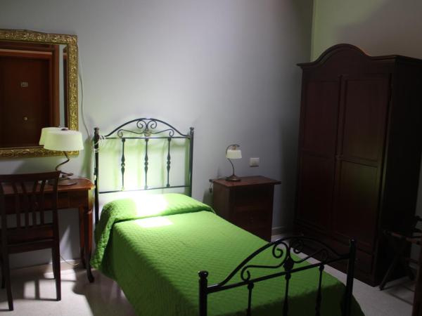 Sorella Luna : photo 2 de la chambre chambre simple avec fenêtre de toit