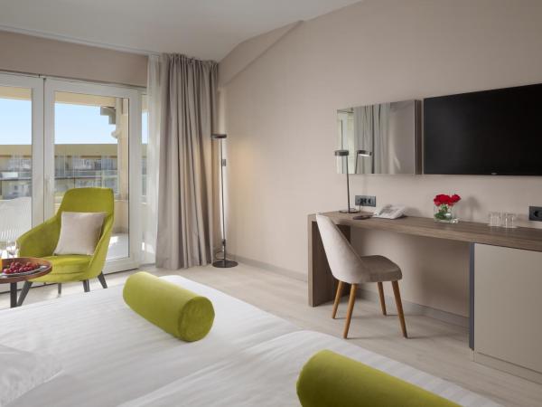 Residence Garden Istra Plava Laguna : photo 4 de la chambre chambre premium avec balcon - côté piscine