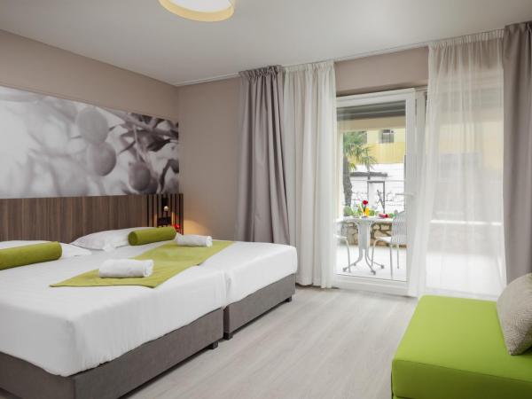 Residence Garden Istra Plava Laguna : photo 3 de la chambre chambre classique avec balcon - côté parc