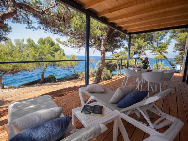 Arena Stoja Camping Homes : photo 2 de la chambre camping villa first row to the sea