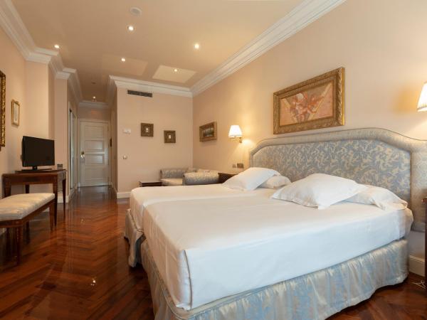 Hotel Alameda Palace : photo 5 de la chambre chambre lits jumeaux avec canapé-lit (3 adultes)