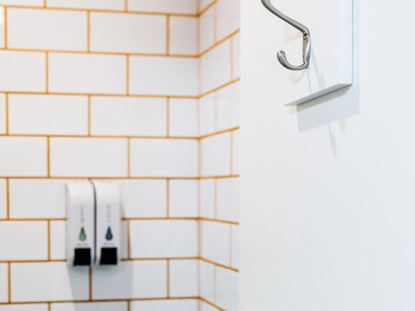 Hostel Carlota Braun : photo 7 de la chambre chambre familiale avec salle de bains privative