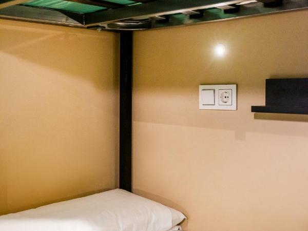 Hostel Carlota Braun : photo 5 de la chambre chambre familiale avec salle de bains privative