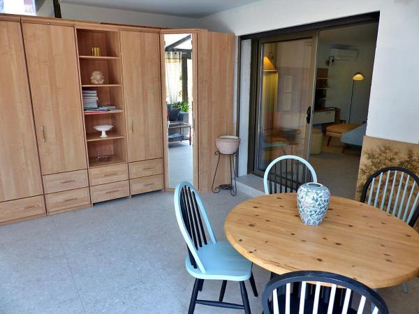 Rez de villa Aspretto Lazaret : photo 3 de la chambre appartement - vue sur jardin