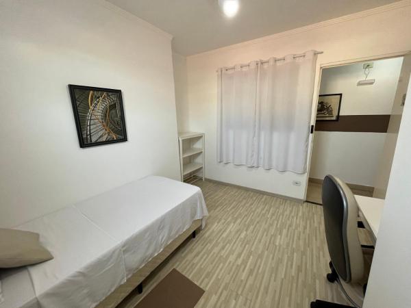 Hostel Ipê : photo 2 de la chambre chambre simple avec salle de bains extérieure privative