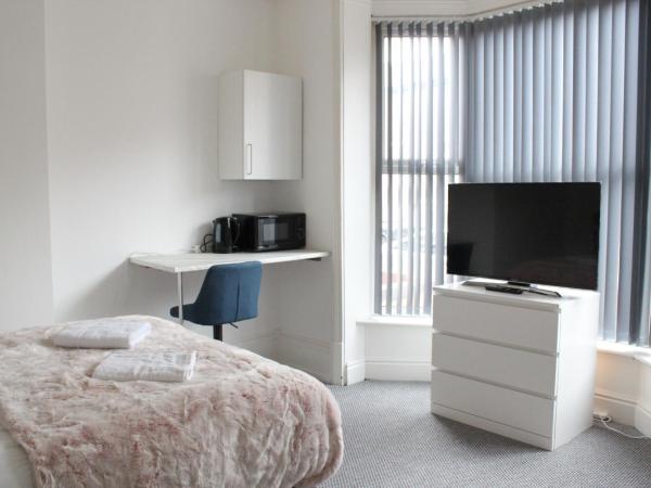 St Peter's Shared House : photo 2 de la chambre chambre double avec salle de bains commune