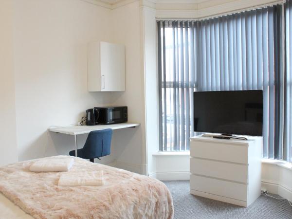 St Peter's Shared House : photo 1 de la chambre chambre double avec salle de bains commune