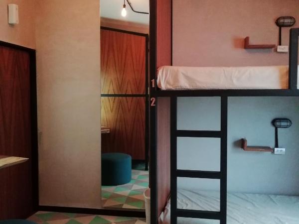 Moloch Hostel & Suites : photo 1 de la chambre dortoir mixte de 6 lits