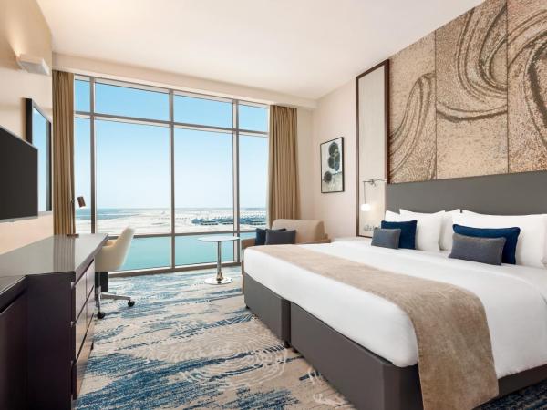 Wyndham Dubai Deira : photo 8 de la chambre chambre lit king-size deluxe - vue sur mer - navette gratuite vers plage de kite beach, centre commercial dubai mall/gratte-ciel burj khalifa - 25 % de réduction sur nourriture et boissons et spa