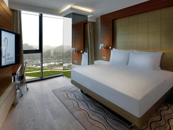 The Grand Tarabya Hotel : photo 1 de la chambre suite junior - vue sur port de plaisance