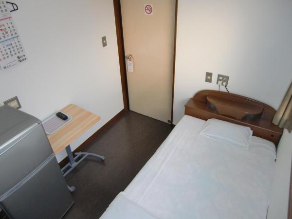 Economy Hotel Hoteiya : photo 1 de la chambre grande chambre simple