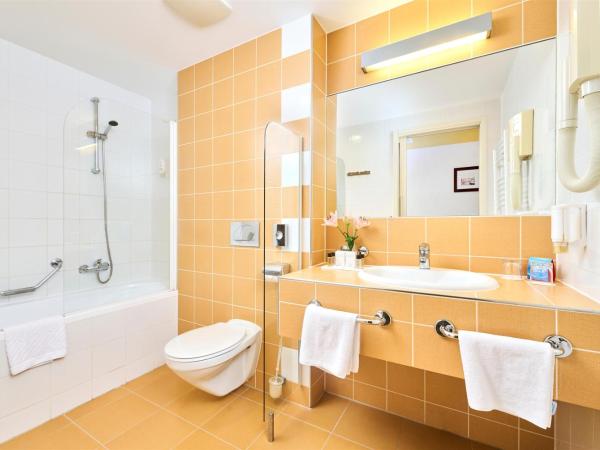 Hotel Garden Istra Plava Laguna : photo 2 de la chambre chambre communicante premium avec balcon - côté piscine