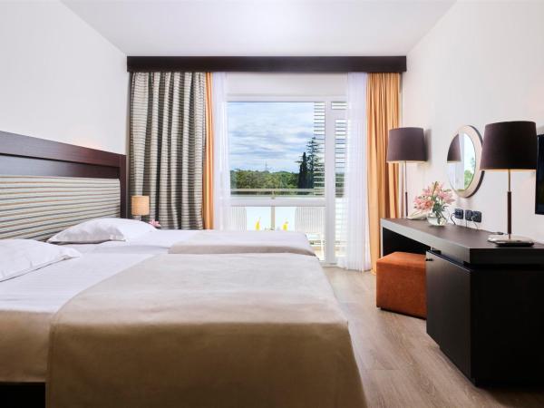 Hotel Garden Istra Plava Laguna : photo 4 de la chambre chambre communicante classique avec balcon - côté parc