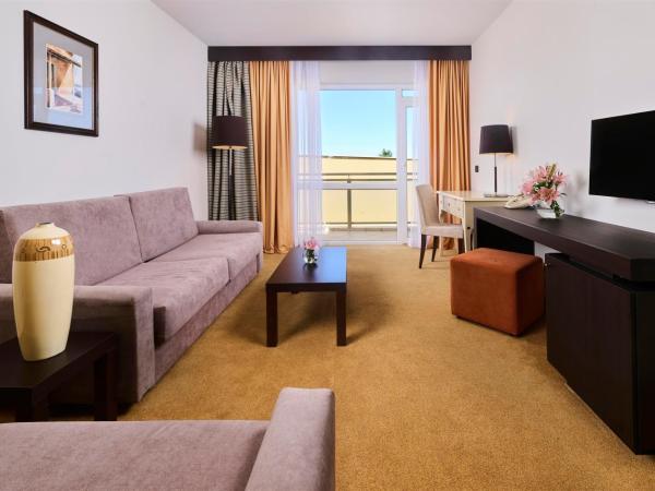 Hotel Garden Istra Plava Laguna : photo 2 de la chambre suite avec balcon