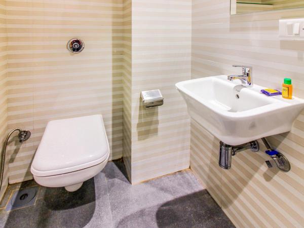 FabHotel RK International : photo 4 de la chambre chambre lit king-size supérieure