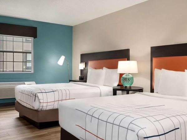 La Quinta Inn by Wyndham Columbus Airport Area : photo 1 de la chambre chambre double de luxe avec 2 lits doubles 