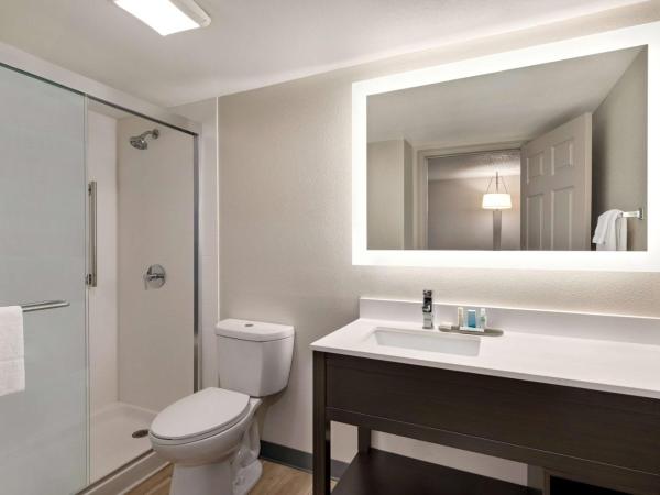La Quinta Inn by Wyndham Columbus Airport Area : photo 6 de la chambre chambre double de luxe avec 2 lits doubles 