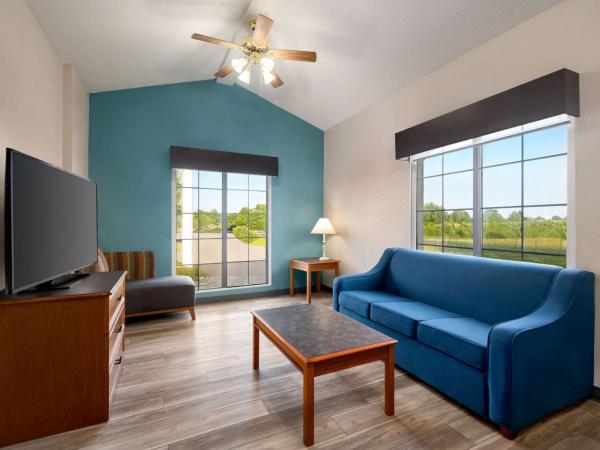 La Quinta Inn by Wyndham Columbus Airport Area : photo 2 de la chambre suite lit king-size – non-fumeurs