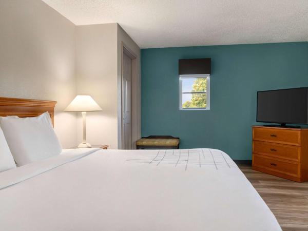 La Quinta Inn by Wyndham Columbus Airport Area : photo 4 de la chambre suite lit king-size – non-fumeurs
