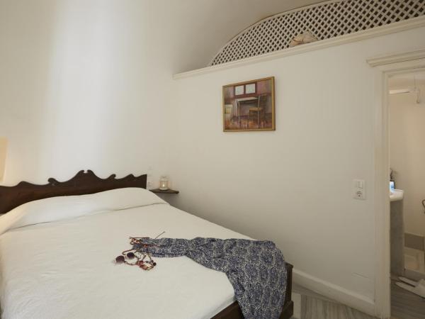Cori Rigas Suites : photo 6 de la chambre suite 2 chambres avec terrasse commune - vue sur caldera