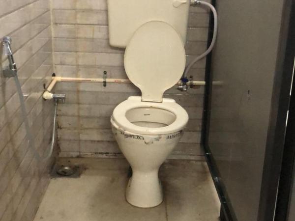 Charyana Backpackers : photo 4 de la chambre lit simple dans dortoir pour hommes avec salle de bains commune