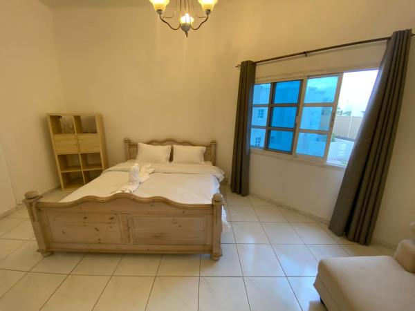 Comfortable Private Rooms in Compound Housing : photo 8 de la chambre chambre double avec salle de bains privative