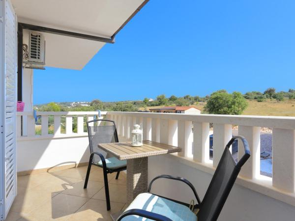Apartments and rooms with parking space Rogoznica - 19786 : photo 10 de la chambre appartement 1 chambre avec balcon et vue sur mer
