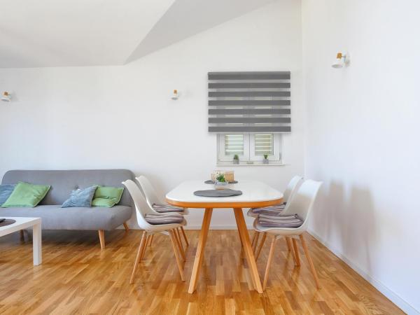 Apartments and rooms with parking space Rogoznica - 19786 : photo 10 de la chambre appartement 1 chambre avec balcon et vue sur mer